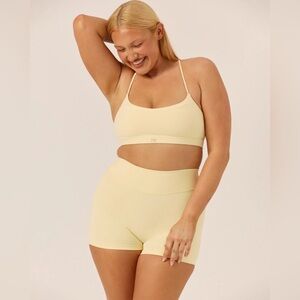 CSB FORM INVISIBLE SCRUNCH SHORTS 4"